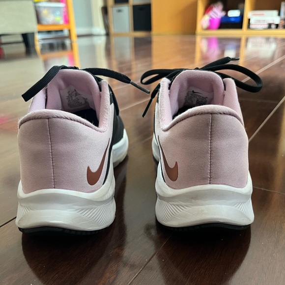 EUC - Nike Quest 3 Womens Mesh Workout Running Shoes Size 6 / Girls 4.5 - Picture 5 of 7